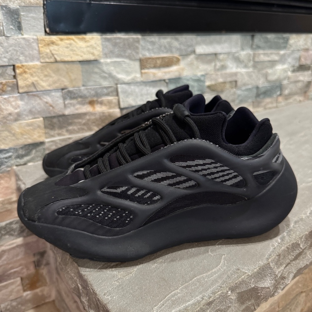 Yeezy 700 V3 Dark Glow 6.5M - 8W